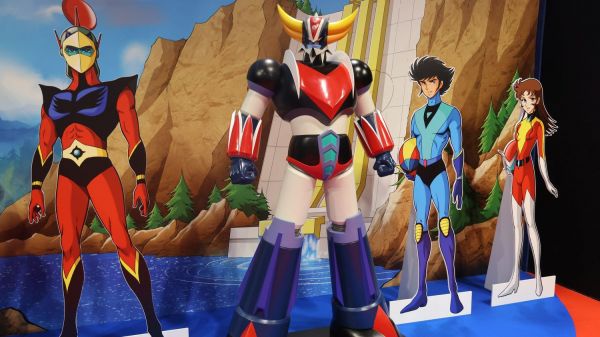 "C'est notre enfance, Goldorak !" : à la Japan Expo, le cultissime "robot de l'espace" connait un succès toujours aussi fulgurant