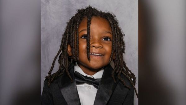 Un petit garçon autiste de 4 ans succombe à la chaleur après être entré par erreur dans une voiture en plein soleil