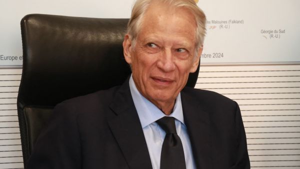 "Principe de responsabilité": Dominique de Villepin n'est pas favorable à l'adoption d'une motion de censure