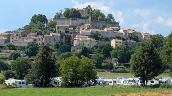 Des gens du voyage s'installent sur un terrain privé à Mane, gendarmes et CRS mobilisés