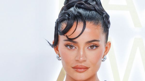 Kylie Jenner (27 ans) plus magnétique que jamais : elle ose le bikini léopard et affiche une silhouette brûlante