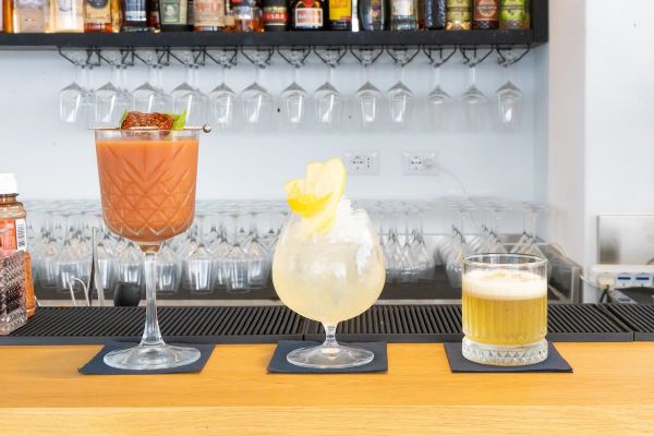 « Orient Express » est le cocktail de l'été 2025: l'expérience sensorielle du drapeau sur le lac Maggiore