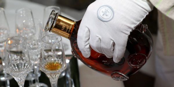 Guerre commerciale: La Chine taxe les importations de cognac français dès samedi