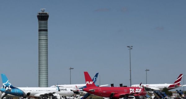 France : un millier de vols annulés au deuxième jour de grève de contrôleurs aériens