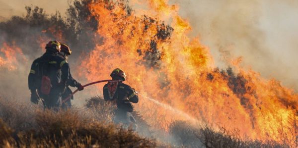 Violent incendie en Grèce: Cinq mille habitants et touristes évacués en Crète
