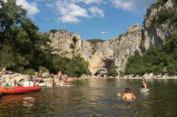 Baignade en Ardèche : ces dangers invisibles à éviter absolument cet été