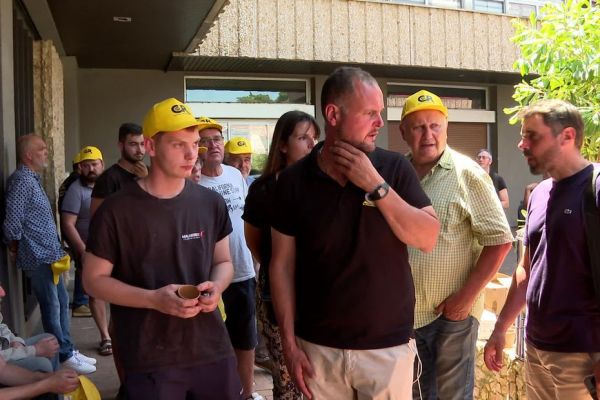 "Il n'en peut plus de ces menaces" : l'acheteur d'une ferme à 11 000 euros se retire sous la pression de la Coordination rurale