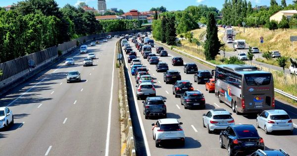 Circulation. Journée rouge ce week-end pour les départs en vacances : quelles sont les zones à éviter ?
