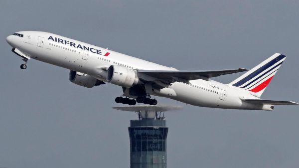 La grève des contrôleurs aériens encore taclée par le ministre des Transports