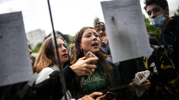 Résultats du Bac 2025 : les bacheliers de cette année ont fait un tout petit peu mieux que ceux de l'an dernier