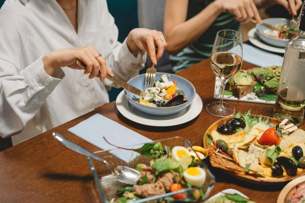 Fortes chaleurs : a-t-on réellement moins faim quand il fait chaud ?