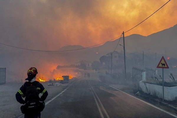 Grèce – Incendies : plus de 5 000 personnes évacuées en Crète