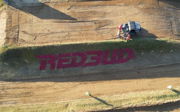Bob est peintre à RedBud MX