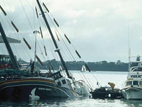 10 juillet 1985 : Rainbow Warrior, quand les services secrets français coulent un navire de Greenpeace