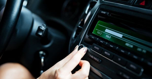 Jeu concours. En larmes, une Iséroise remporte 5 000 euros en direct à la radio
