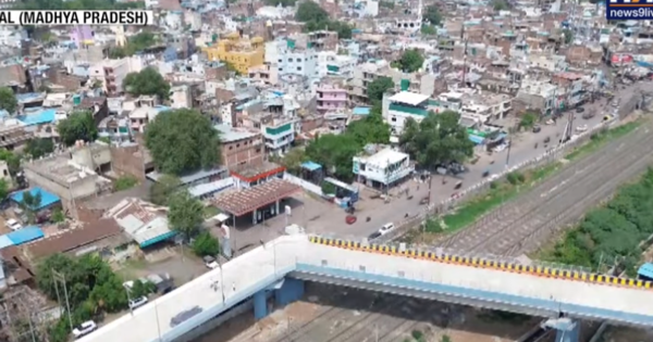 En Inde, un pont avec un virage à 90 degrés devient la risée du pays