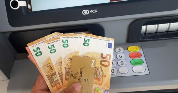 Doubs. Il tend une carte bancaire volée... à un policier en civil