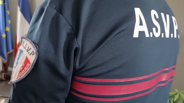 Drap: un nourrisson laissé dans une voiture en pleine chaleur sauvé par deux agents municipaux