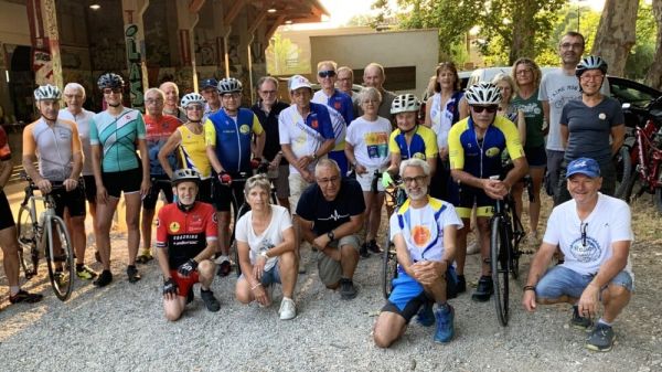 Le Cyclo club de Robion propose des randonnées à la carte entre Luberon et Monts de Vaucluse