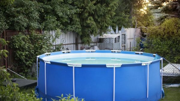 La famille avait installé une piscine hors sol dans le jardin : un adolescent de 12 ans meurt noyé