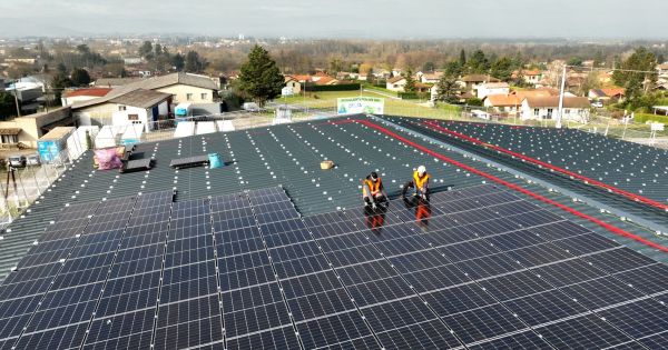 Le sétois Resotainer transforme son agence normande de Caen en centrale solaire