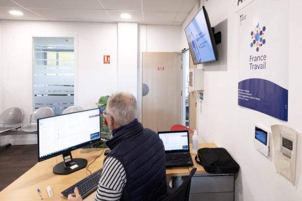 Le nouveau CDI Sénior, "un cadeau au patronat" ? On vous explique