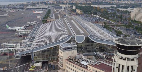 Grève des contrôleurs aériens: à l'aéroport de Nice, plus de 200 vols annulés et très peu de jets privés ont pu décoller, ce vendredi
