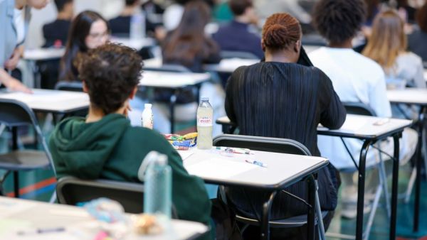 Bac 2025 : primes, aides financières... combien d'argent pouvez-vous obtenir grâce à votre mention ?