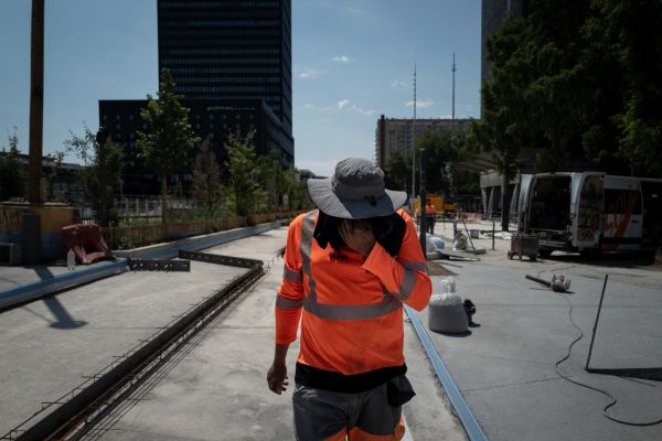 A Lyon, qui bat les records d'alertes canicule, la bataille pour calmer le thermomètre