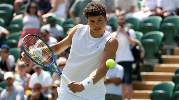 Wimbledon: 4 points et 70 secondes sur le court... L'improbable fin de match entre Shelton et Hijikata