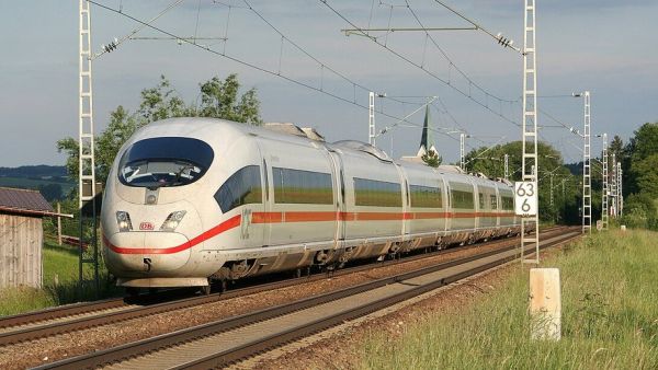 Armé d'une hache et d'un marteau, un individu blesse plusieurs passagers d'un train en Allemagne