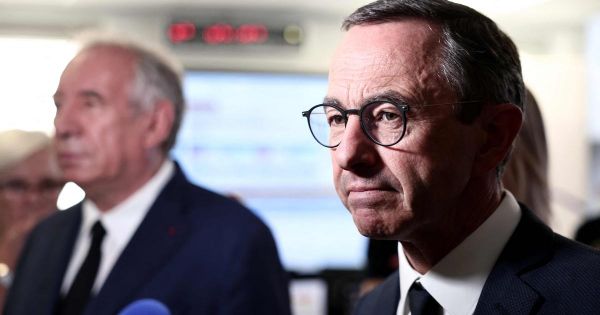 Entre la droite et les macronistes : comment se dire adieu