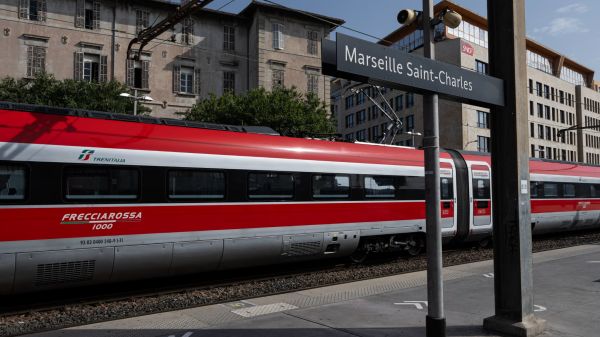 INFO BFM BUSINESS. Les prix des Paris-Marseille ont baissé jusqu'à 33% à la SNCF avant l'arrivée de Trenitalia