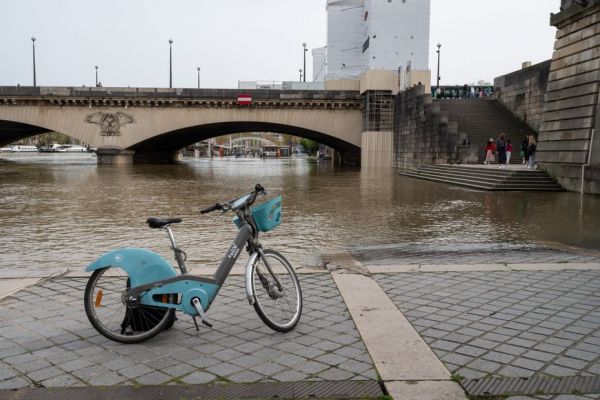 REPORTAGE. Plus de 600 Vélib' disparaissent chaque semaine, conséquence de la fraude, les parisiens "galèrent" à trouver des vélos