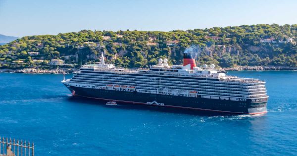 "Vous n'avez pas le droit d'être là” : Christian Estrosi s'en prend à un paquebot de croisière qui a jeté l'ancre illégalement à Villefranche-sur-Mer