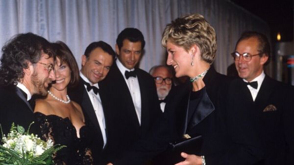 Lady Diana visée par des pets en pleine avant-première, cette star de Jurassic Park balance 32 ans après