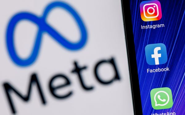Sur WhatsApp et Facebook, l'IA vous enverra des messages privés sans que vous ayez rien demandé