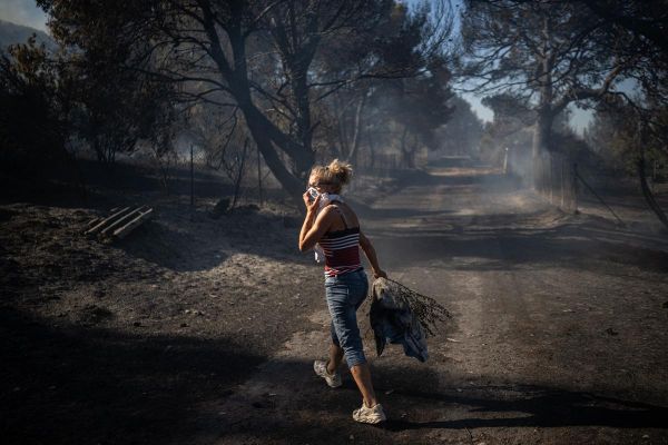 Incendies en Grèce : un nouveau feu se déclenche près d'Athènes, nouvelles évacuations