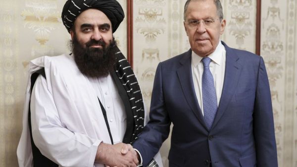 Afghanistan : la Russie devient le premier pays à reconnaître le pouvoir taliban