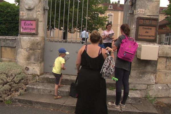 "Le bien-être des enfants, on ne le prend pas en compte" : la fermeture de l'école d'Aubeterre toujours problématique