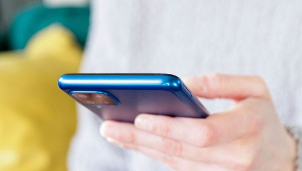 "Bonjour vous êtes chez vous ?" : attention à ce SMS, il s'agit d'une nouvelle arnaque au faux colis