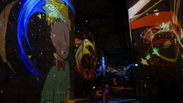 Le Petit Prince voyage sur les murs des Carrières des Lumières des Baux-de-Provence