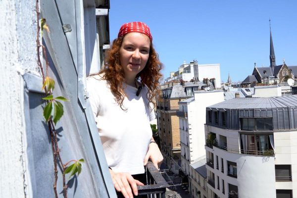 Elisa a passé la canicule dans un studio sous les toits : « Chez moi, il fait 33 °C dès le matin »