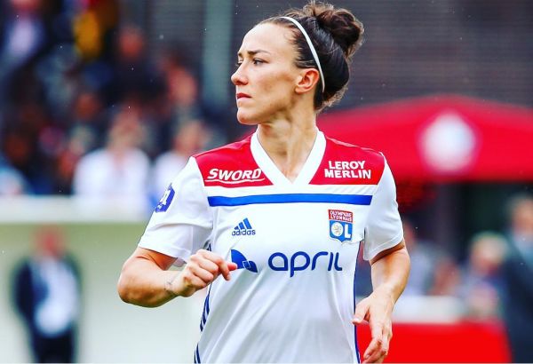 Bleues : Bronze (ex-OL Lyonnes) surprise de l'absence de Renard à l'Euro