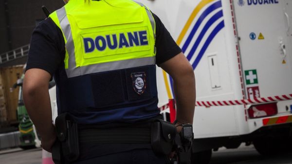 De la cocaïne cachée dans des croquettes pour chien : l'étonnante saisie des douanes à un péage