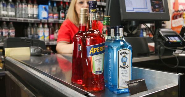 «Ah mais moi j'adore ça, l'alcool !» : les ados rarement contrôlés pour acheter de quoi picoler