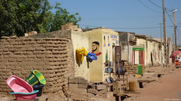 Au Mali, le couvre-feu fait des mécontents