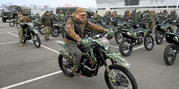 En Ukraine, les assauts « Mad Max » des soldats russes à moto
