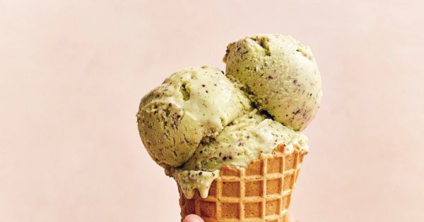 Avez-vous déjà pensé à l'association coriandre-chocolat ? Cette glace va vous surprendre !