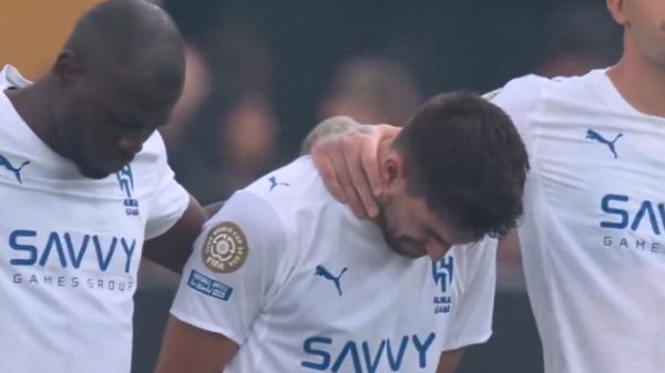 Mort de Diogo Jota: Ruben Neves et Joao Cancelo s'effondrent en larmes durant la minute de silence avant Fluminense-Al Hilal